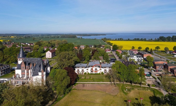 Muritz Apartamento | Apartment Direkt am See mit Balkon und Kamin Wiesengeflüster