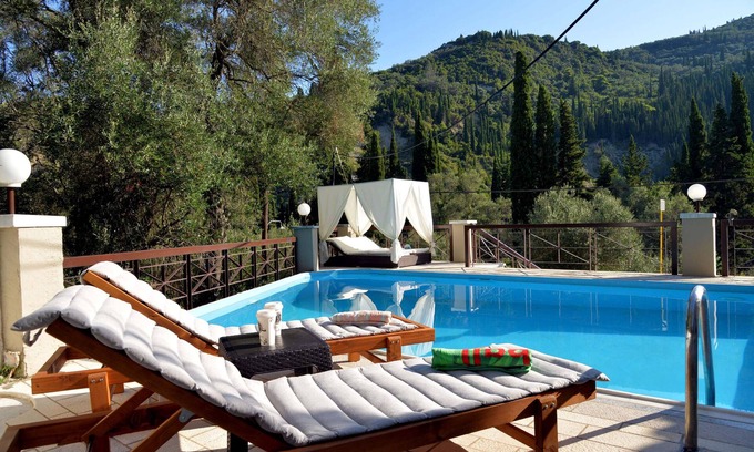Agios Gordios Apartamento | Apartamento 'Doliva Studio' con piscina privada, vistas a la montaña, Wi-Fi y aire acondicionado.