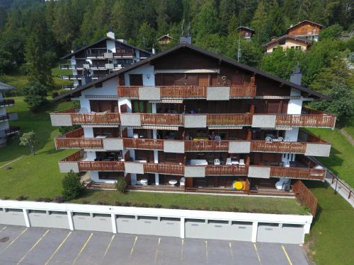 Ovronnaz Apartamento | Apartment Domino B 48 by Interhome