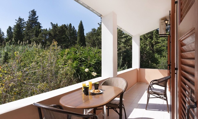 Agios Georgios Pagon Apartamento | Apartamento Dora Pagoi 1 con vistas a la montaña, jardín compartido y Wi-Fi