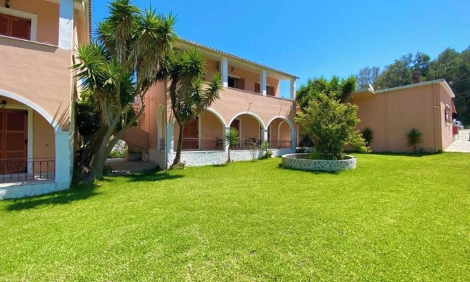 Agios Georgios Pagon Apartamento | Apartamento Dora Pagoi 2 con vistas a la montaña, jardín compartido y Wi-Fi