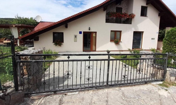 Otocac Apartamento | Apartment Dujmović 1 - Two Bedroom Apartment with Terrace