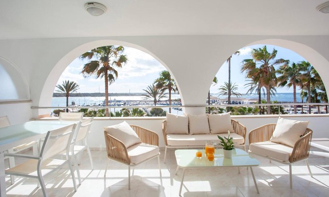 Colonia Sant Jordi Apartamento | Apartment 'Edificio Puerto - 1 Habitación F2' with Sea View, Wi-Fi and Air Conditioning