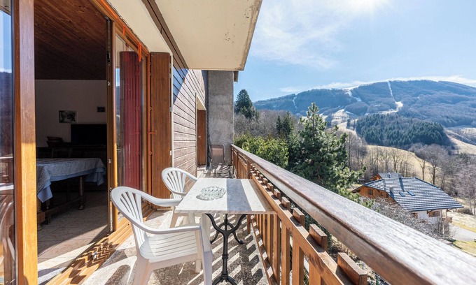 Aillon-le-Jerune Apartamento | Apartamento 'Edelweiss' con vistas a la montaña, balcón y Wi-Fi