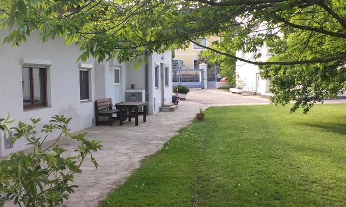 Sankt Polten Apartamento | Apartamento EINS con vista al campo.