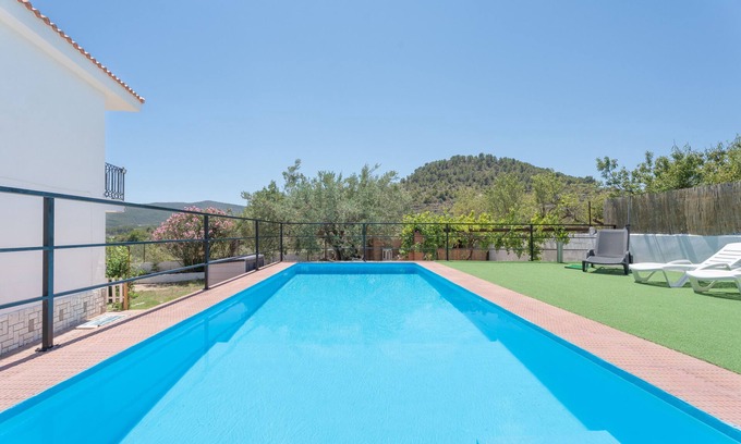 Altura Chalet De Esquí | Apartamento 'El Cachorro' con vistas a la montaña, piscina privada y terraza compartida