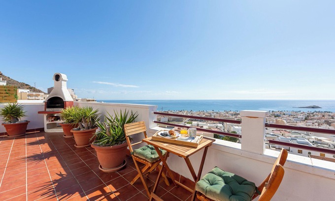 Carboneras Apartamento | Apartamento 'El Mirador De Carboneras' con vistas al mar, Wi-Fi y aire acondicionado