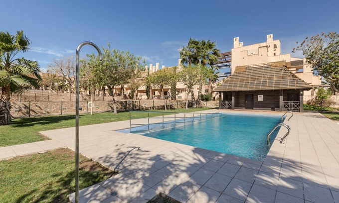 Fuente Álamo de Murcia Apartamento | Apartamento 'El Oasis Plaza Madagascar' con piscina compartida, Wi-Fi y aire acondicionado