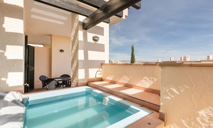 Fuente Álamo de Murcia Apartamento | Apartamento 'El Oasis Martinica 4 2 B' con vistas a la montaña, Wi-Fi y aire acondicionado.