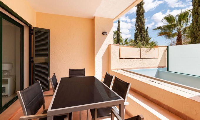 Corverica Apartamento | Apartamento 'El Oasis Monaco 5 Bajo A' con piscina compartida, Wi-Fi y aire acondicionado.