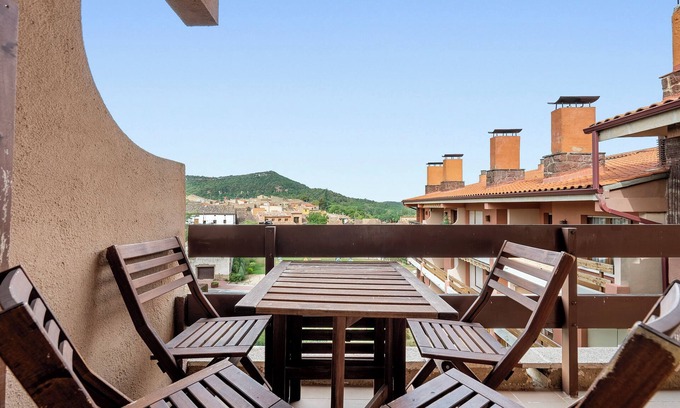 Prades Apartamento | Apartamento 'Els Estels' con vistas a la montaña, terraza privada y Wi-Fi