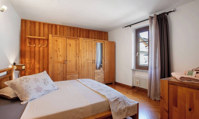 Aosta Apartamento | Apartment 'Emilius' with Mountain View, Wi-Fi and Air Conditioning