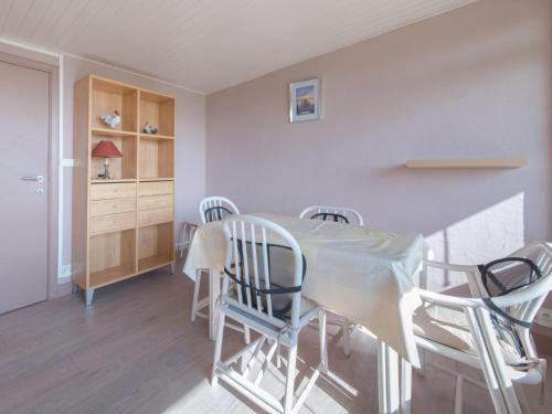 Klemskerke Apartamento | Apartment Empaja great views and parking by Interhome