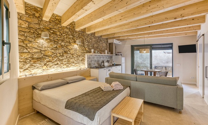 Peratallada Apartamento | Apartment 'Empordà Peratallada' with Wi-Fi and Air Conditioning