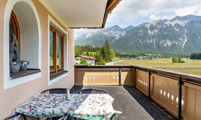 Leutasch Apartamento | Apartamento "Enzian 1" con vistas a la montaña, terraza privada y Wi-Fi
