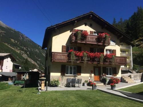 Saas Grund Apartamento | Apartment Enzian by Interhome