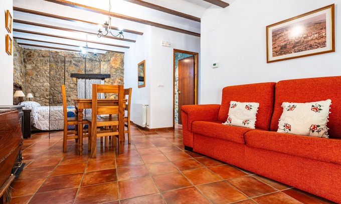 La Pobla de Benifassa Apartamento | Apartamento 'Loft Cuco' con vistas a la montaña y Wi-Fi