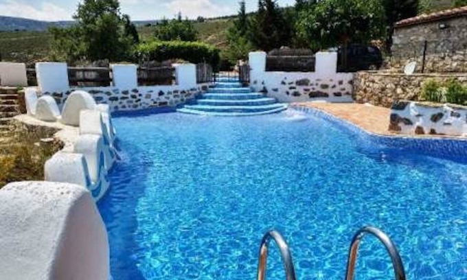 La Torre d'En Besora Apartamento | Apartamento 'Cau' con vistas a la montaña, piscina compartida y terraza privada
