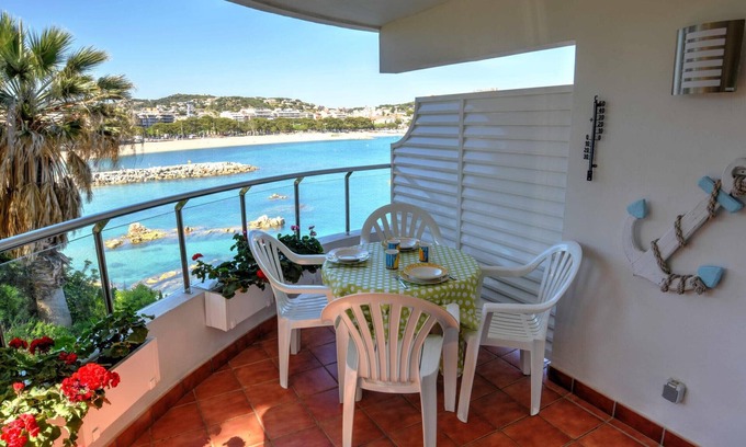 Sant Feliu de Guixols Apartamento | Apartamento 2-3 pers. frente al mar en Sant Feliu de Guíxols