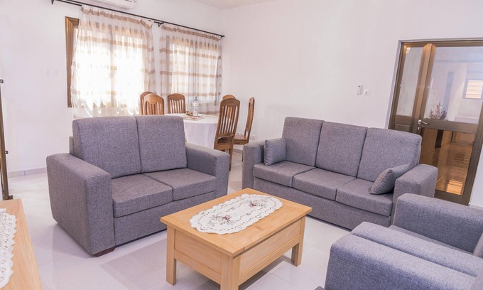 Lome Casa | Apartamento F4 TOTSI con aire acondicionado cerca de la casa de ADEBAYOR