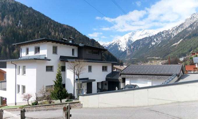 Flirsch Apartamento | Apartamento Falch by Interhome
