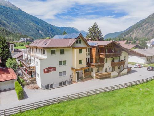 Laengenfeld Apartamento | Apartment Falkner-13 by Interhome