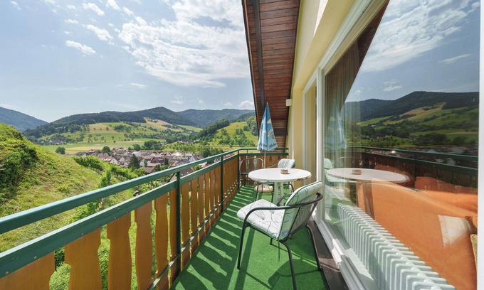 Glottertal Apartamento | Apartamento 'Familiensuite 8' con vistas a la montaña, terraza compartida y Wi-Fi