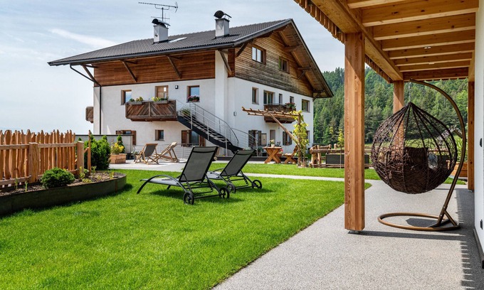 San Genesio Atesino Apartamento | Apartamento 'Feicht' con vistas a la montaña, terraza privada y Wi-Fi