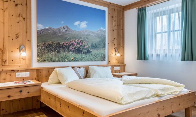 Valle di Casies Apartamento | Apartamento 'Feldererhof Apt Alpenrose' con vistas a la montaña, jardín compartido y Wi-Fi