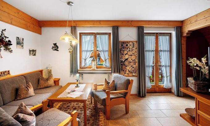Mittenwald Apartamento | Apartamento 'Felsenroserl Nr 4' con vistas a la montaña, jardín compartido y Wi-Fi