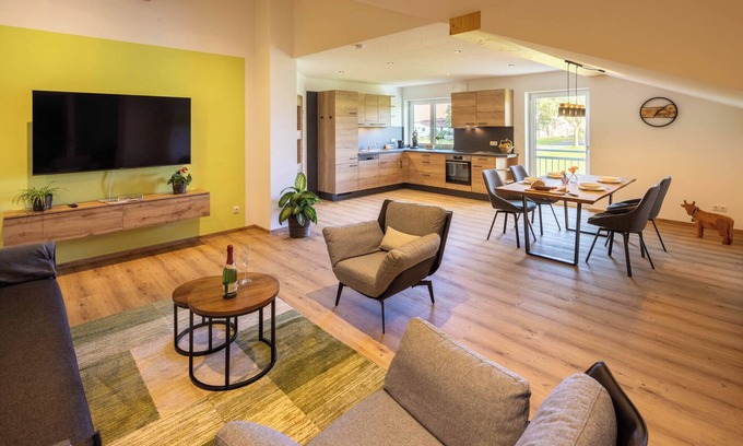 Unterallgau Apartamento | Apartamento 'Ferienwohnung Egg-Hof' con vistas a la montaña, terraza privada y Wi-Fi