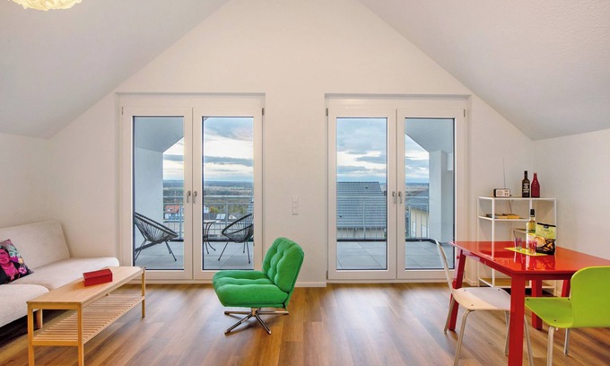 Bad Bellingen Apartamento | Apartamento 'Ferienwohnung Vogesenpanorama 2' con vistas a la montaña, terraza privada y Wi-Fi