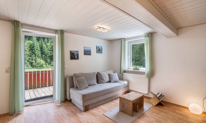 Freudenstadt Apartamento | Apartamento 'Ferienwohnung Waldblick' con balcón y Wi-Fi