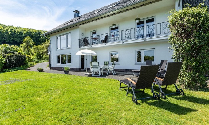 Meinerzhagen Apartamento | Apartamento 'Ferienwohnung, 109qm' con terraza privada y jardín privado