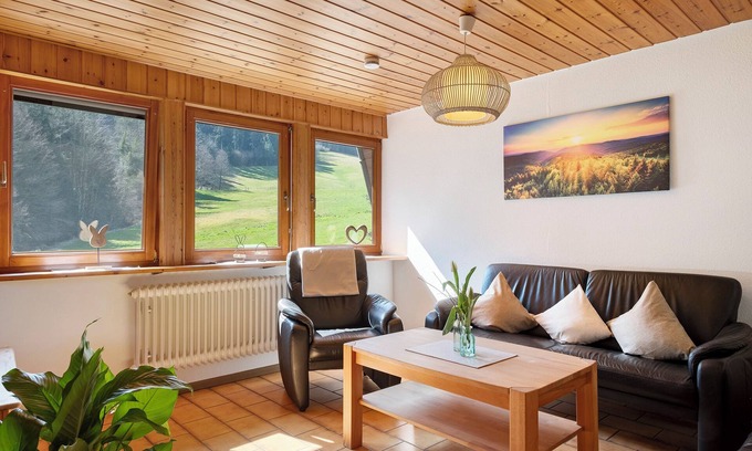 Kirchzarten Apartamento | Apartamento 'Ferienwohnung Lavendel' con vistas a la montaña, terraza compartida y Wi-Fi