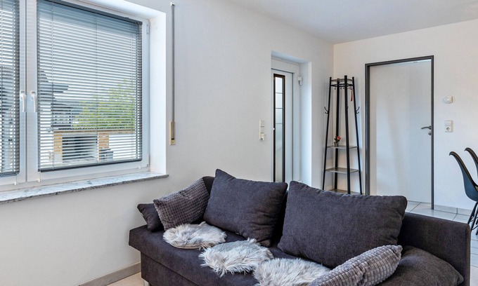Tuttlingen Apartamento | Apartamento 'Ferienwohnung Am Donauradweg' con terraza privada y Wi-Fi