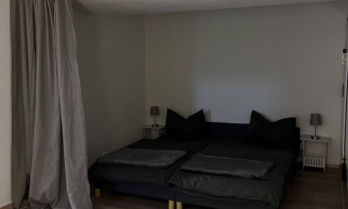 Arnstadt Apartamento | Apartamento 'Ferienwohnung Arnstadt Ost' con terraza privada y Wi-Fi
