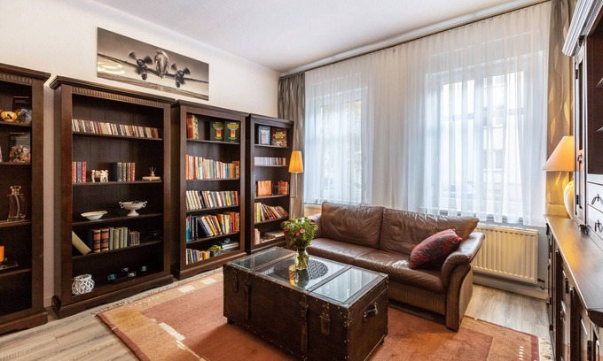 Dessau-Rosslau Apartamento | Apartamento 'Fewo Am Georgengarten - Wohnung 2' con terraza compartida y Wi-Fi