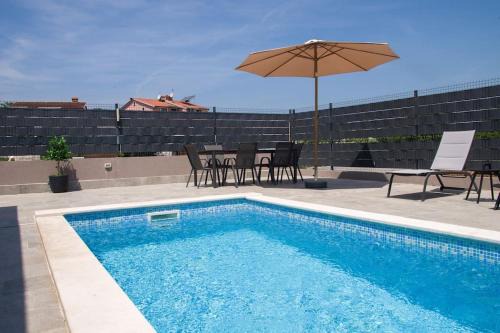 Funtana Apartamento | Apartment Flego with private swimming pool and big outside space