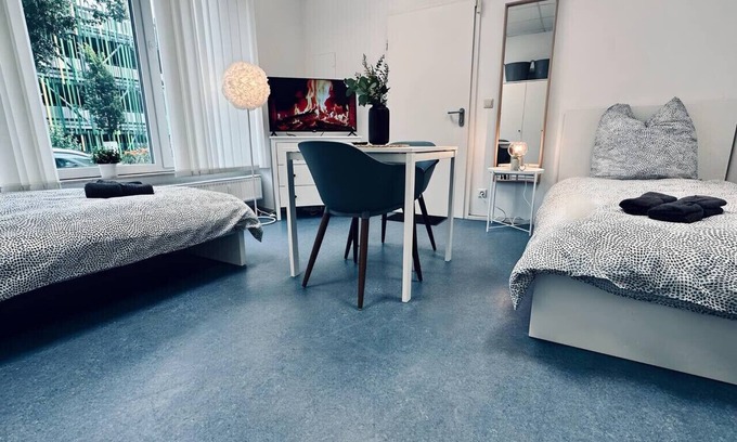 Nordhorn Apartamento | Apartment Flixi II - Doppelzimmer für Zwei Personen mit Gemeinschaftsflächen