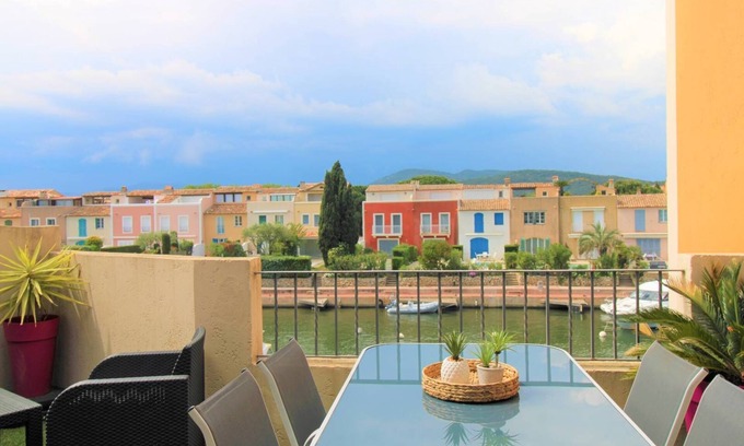 Port Cogolin Apartamento | Apartment for 4 people with a pool and views of La Giscle, located in Port Cogolin