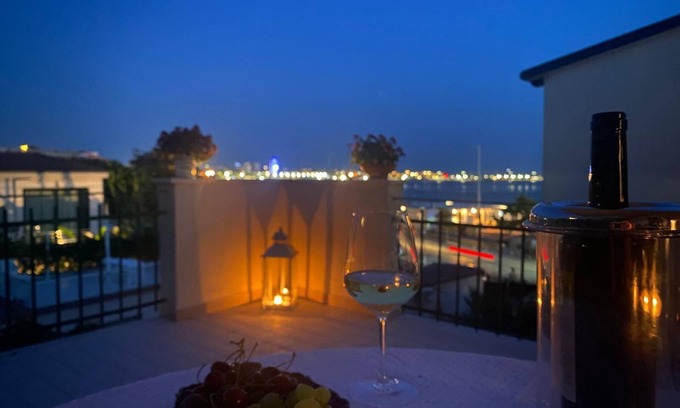 Lido Apartamento | Apartamento para 4 personas frente a la playa con terraza con vistas al mar.