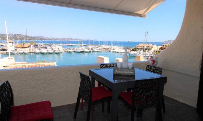 Port Cogolin Apartamento | T4 en triplex con aire acondicionado. Vista al mar y puerto deportivo.