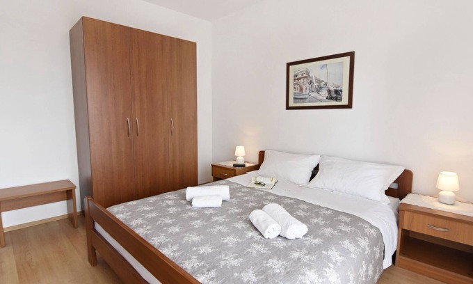 Valica Apartamento | Apartment for couples in the house with pool Valica