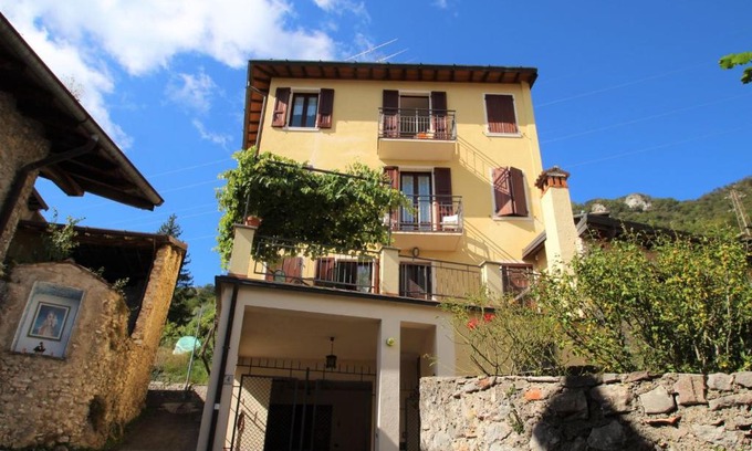 Liano-Formaga Apartamento | Apartment Formaga-3 by Interhome
