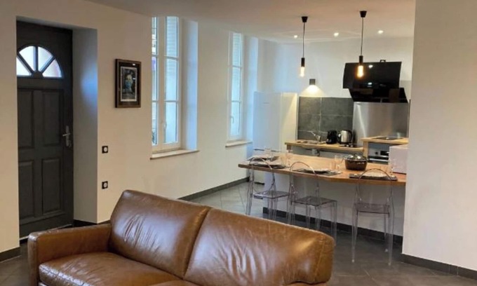 Charleville-Mezieres Apartamento | Apartment 'A L'Aube D'Arthur' with Wi-Fi and Air Conditioning