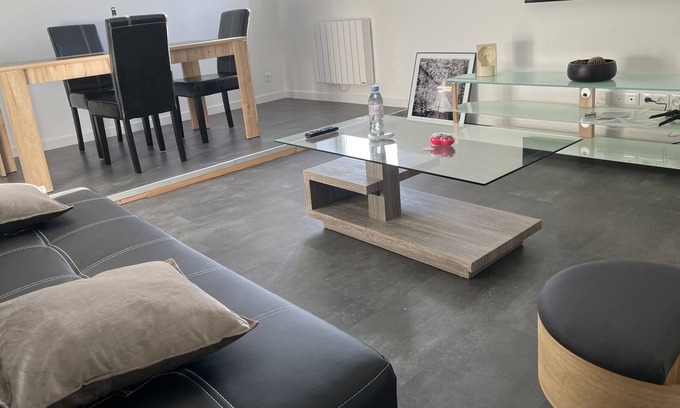 Maintenon Apartamento | Apartment