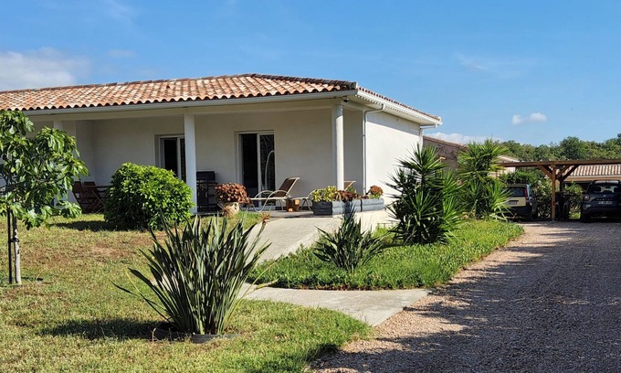Morta Apartamento | Apartment 2-4 pers - ground floor 48m2 + terrace 38m2 near sea and mountains