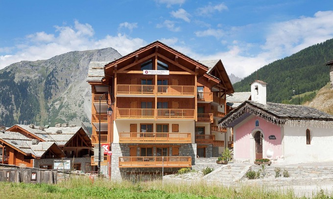 Sainte-Foy-Tarentaise Apartamento | Moderno apartamento cerca del telesilla en un pueblo con encanto