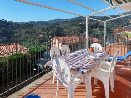 Diano San Pietro Apartamento | Apartment Francesca by Interhome